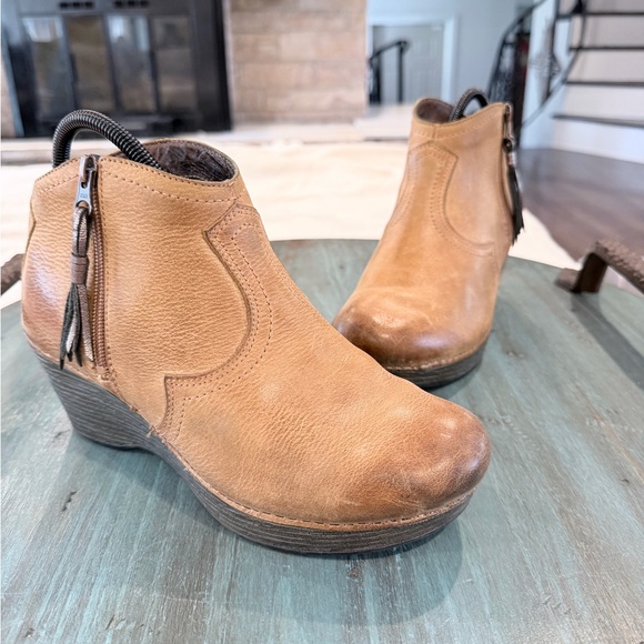 Dansko Shoes - Dansko Tan Leather Ankle Boots – Size 39 (US 8.5–9) Comfort Wedge Booties